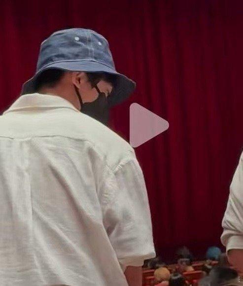 马嘉祺头发短了马嘉祺或将进组马嘉祺头发短了，真的假的，[爱你][爱你] ​​​