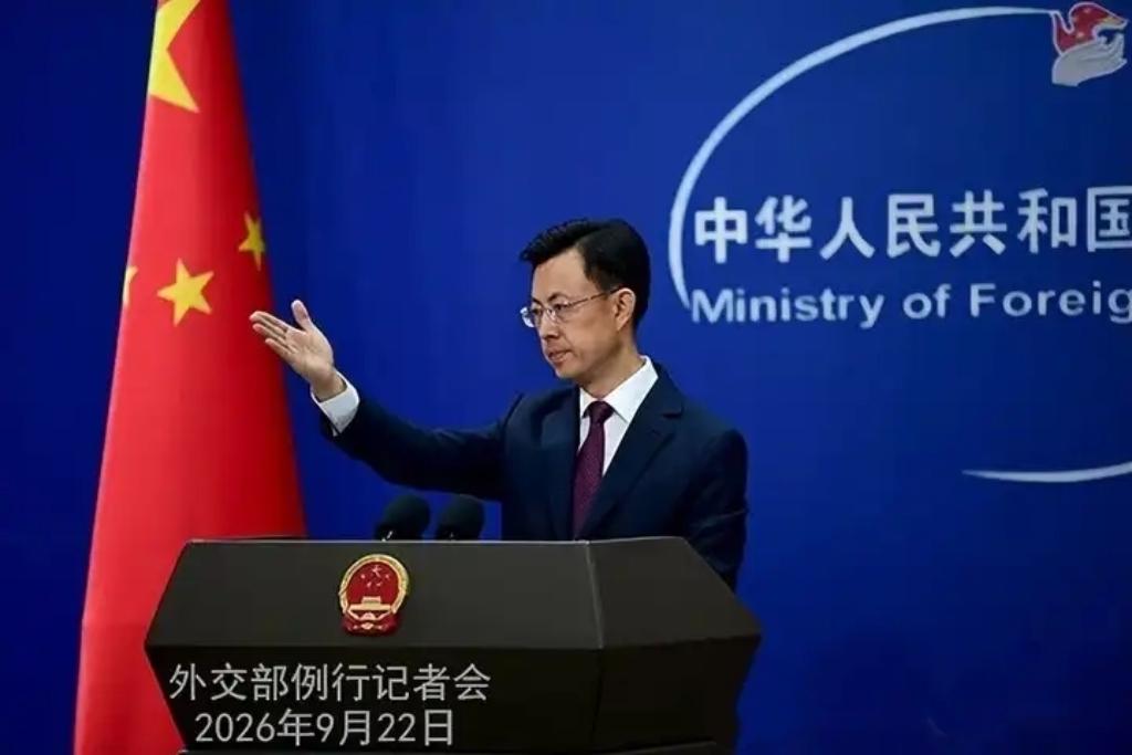 硬刚美元霸权！美国拿次级制裁逼停伊朗航班，中国不吃这套！
 
美国财长贝森特放出