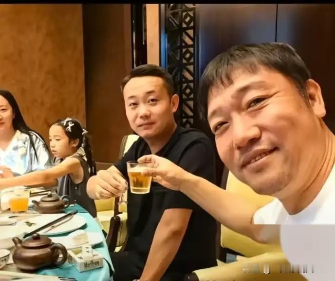 贾冰这次塌房不塌房，我不好说

但有一点敢肯定

那就是，他以后再也不会参加所谓
