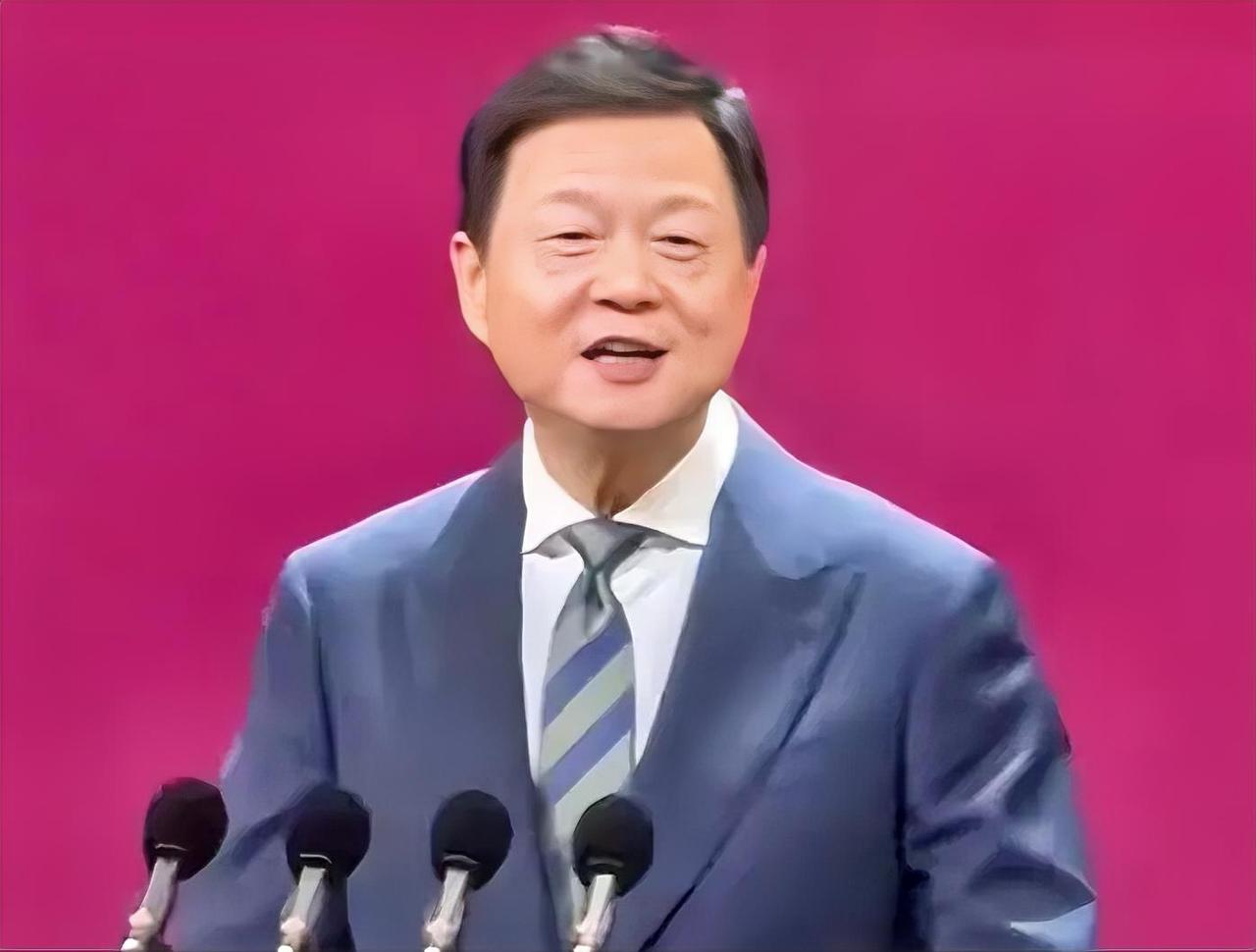 台湾名嘴周锡玮6月28日在第六届海峡两岸中山论坛开幕式上致辞时说，今天在台湾，任