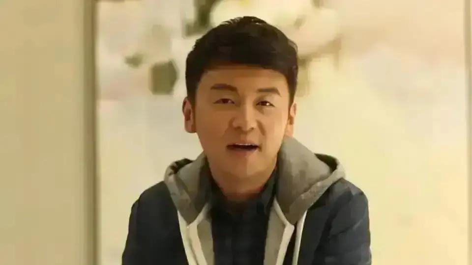 雷佳音和郭京飞的友谊，是“骂出来”的。
 
别人搭档互相捧，他俩搭档互相怼。片场