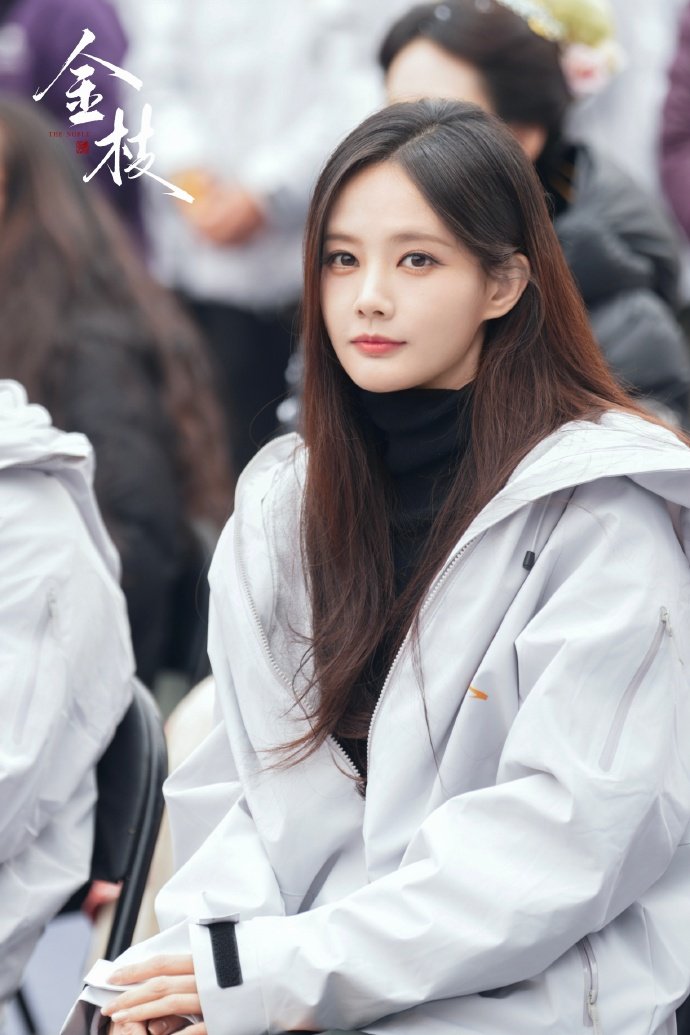 李一桐 女人的背后永远是我们自己李一桐这新称呼“李总”一出来，粉丝集体沸腾了！果