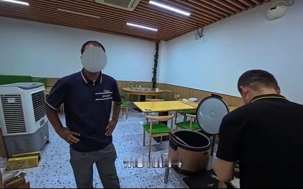 外卖员小哥好样的！

杭州拱墅区宝龙广场附近一家自助餐馆，外卖小哥进店正常取餐，
