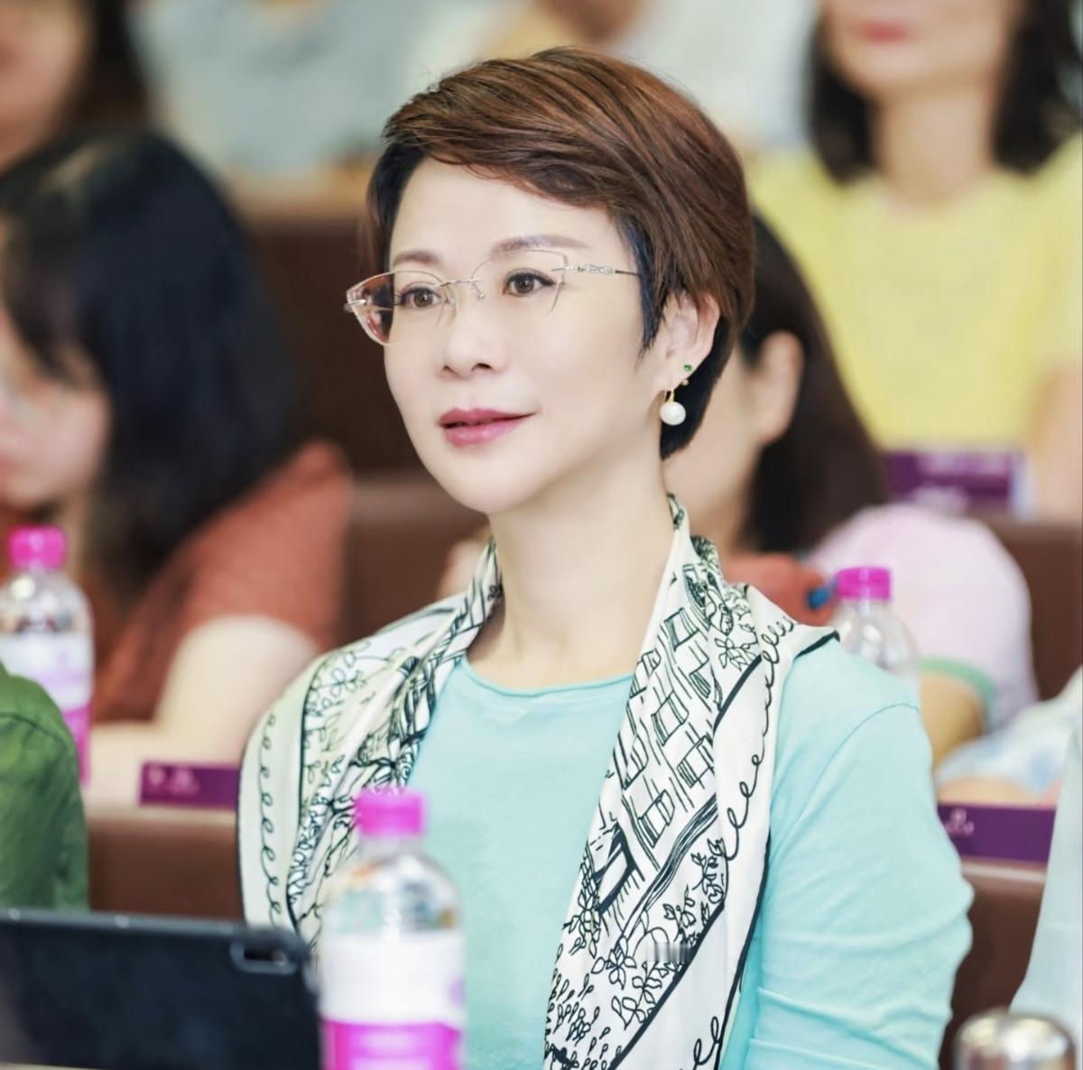 逼硕士去拧螺丝?星宇股份的"家文化”塌房。
星宇股份爆出的职场争议，核心冲突在于