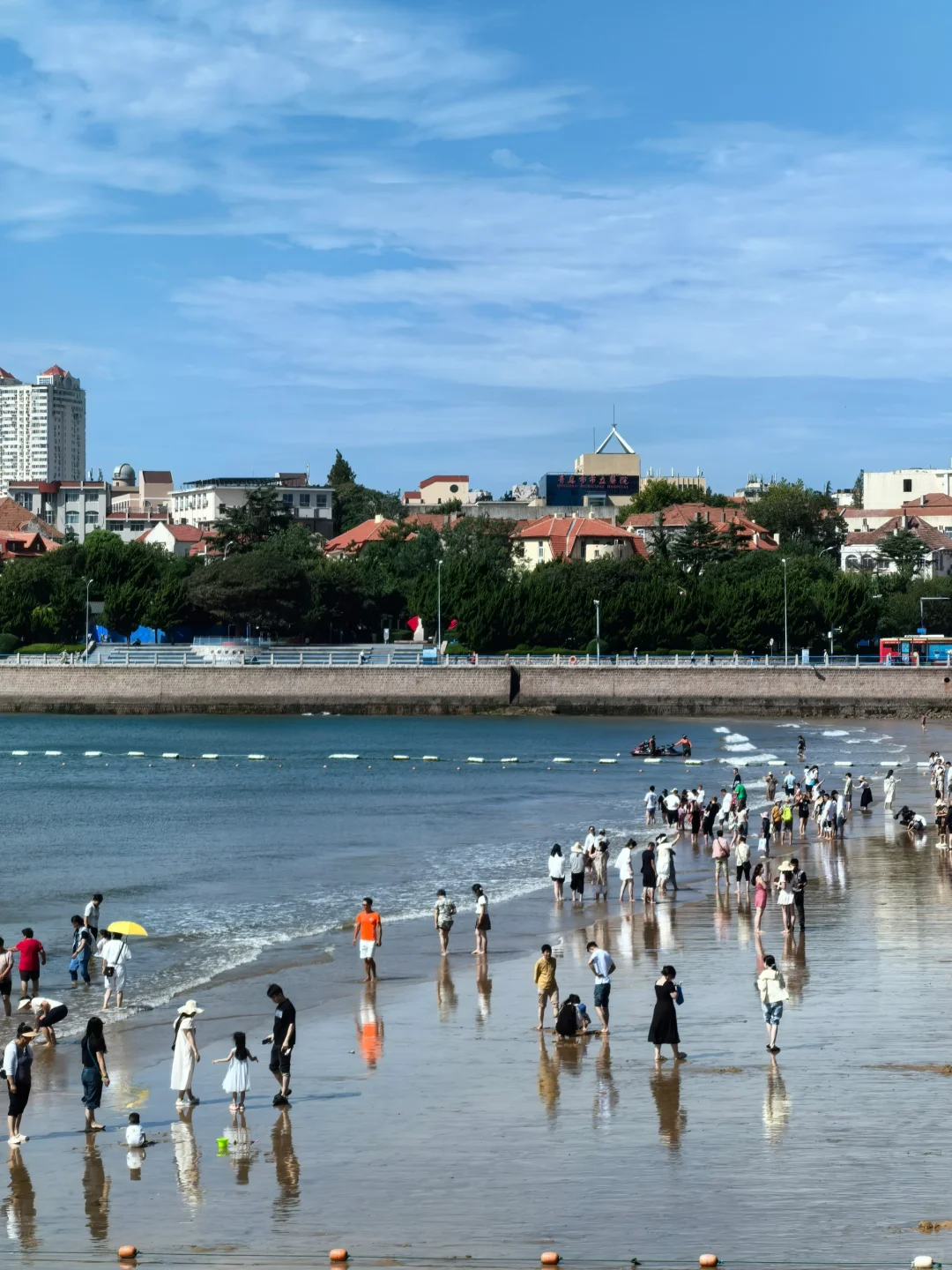 9.2青岛街头实况 秋天的凉爽适合出去玩