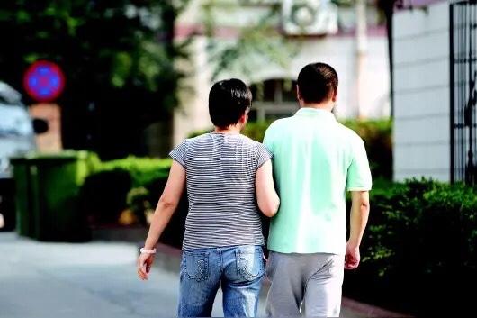 这两天表妹太闹心了，昨天打电话向我哭诉：

婆婆胃癌晚期，时日不多了，可这两天突