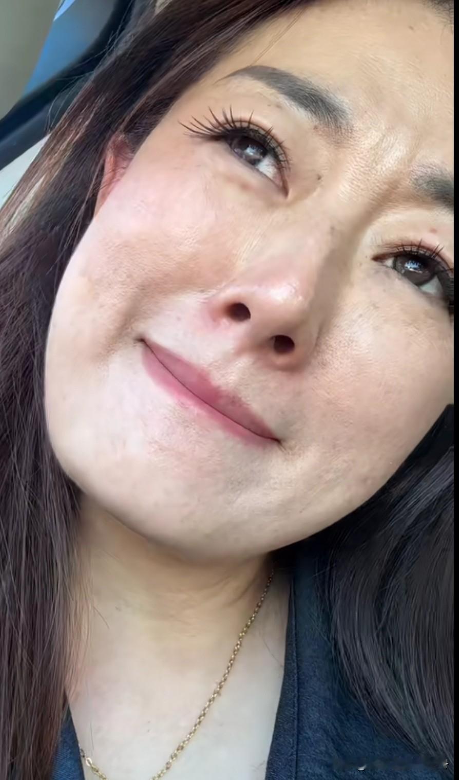 画了淡妆不开美颜
这样的女人内心和灵魂绝对干净！