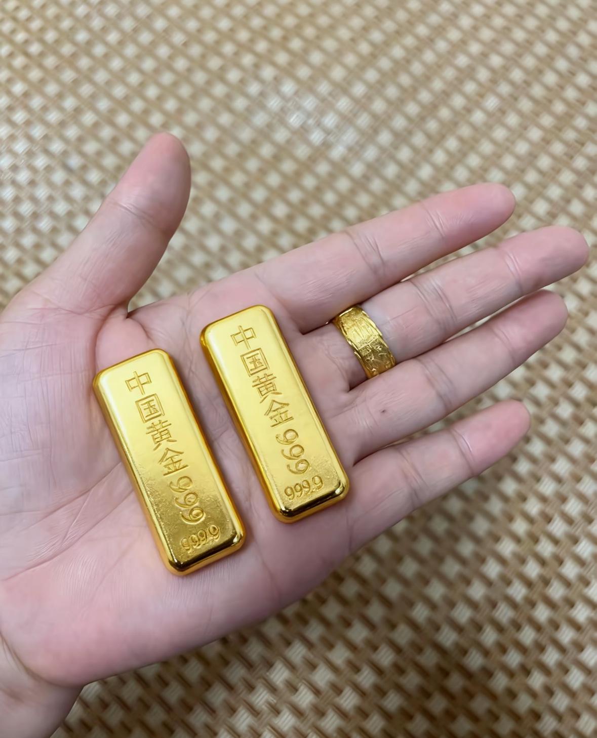 黄金暴跌后别慌！长期逻辑没破，现在是上车好时机

最近黄金大跳水，不少朋友慌了，