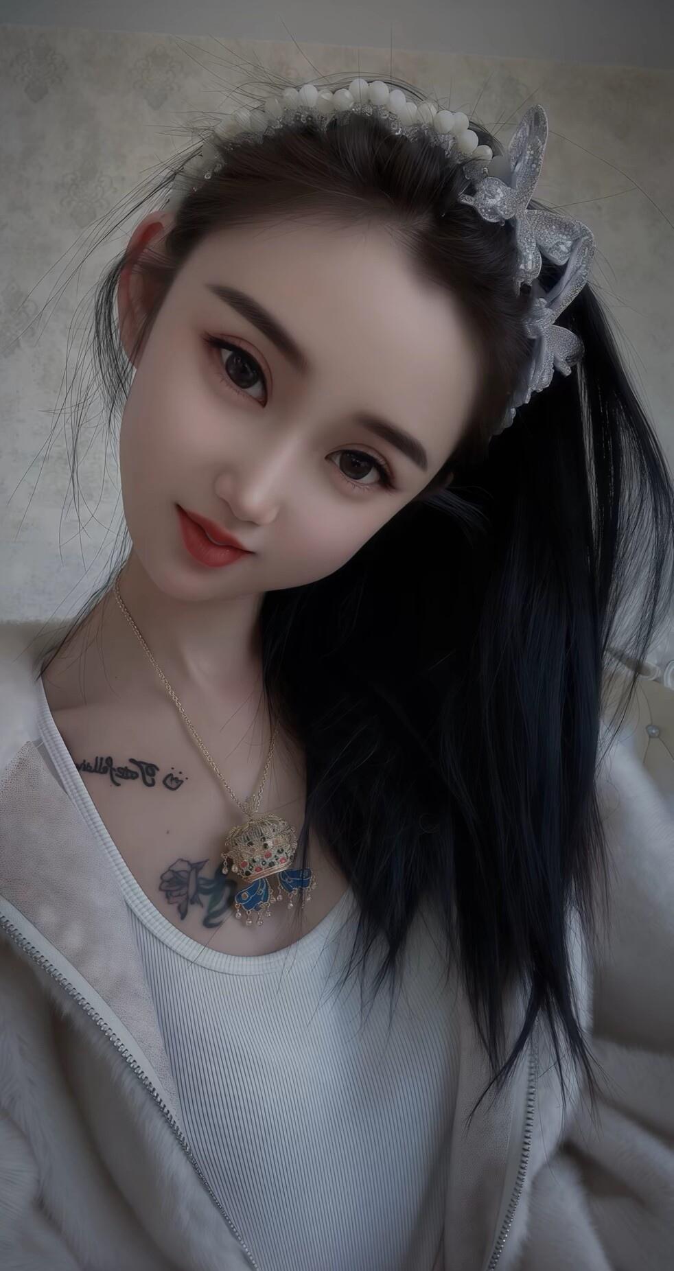 甜美少女风，精致妆容，可爱发饰，时尚穿搭，清新自然，元气满满！