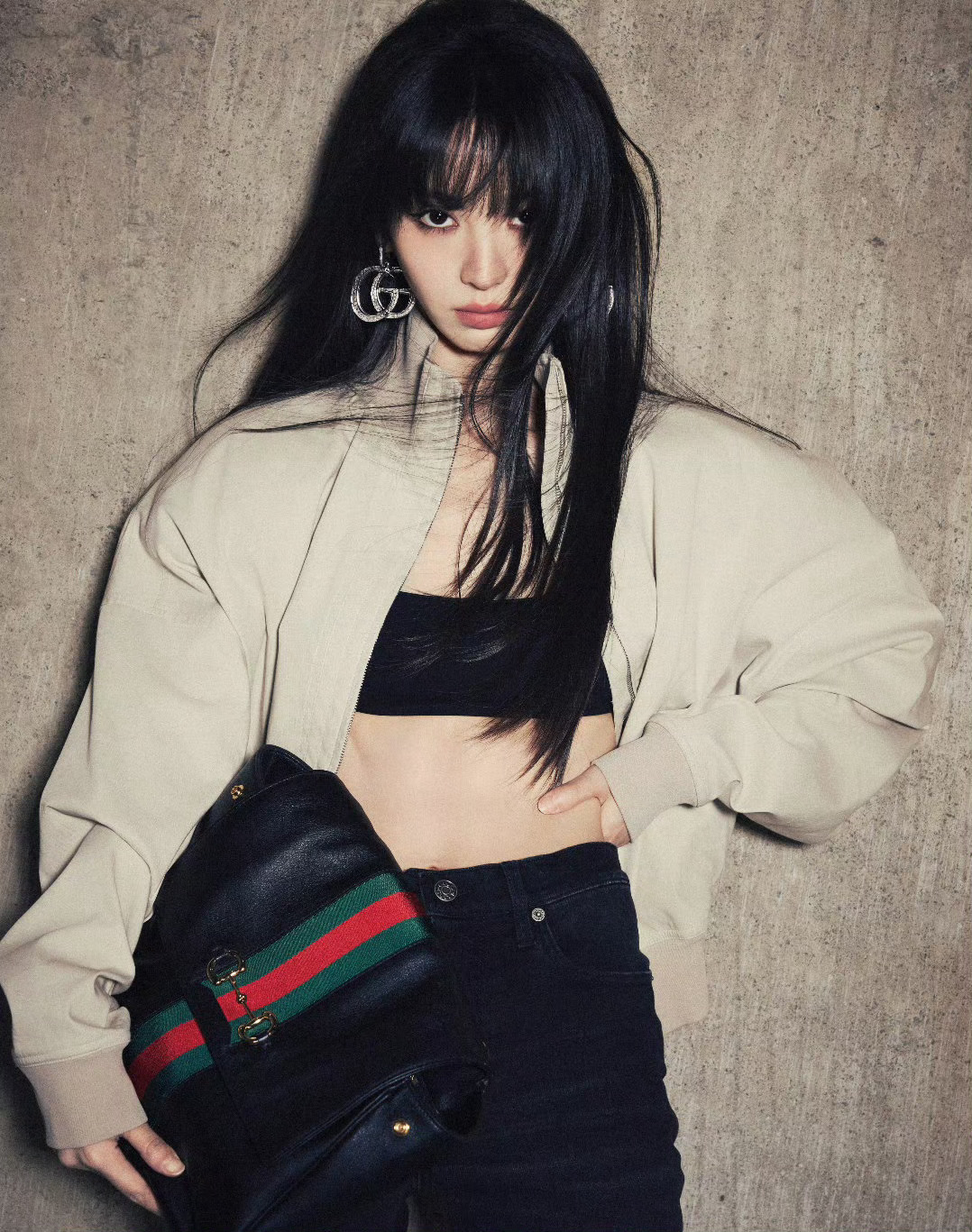 田曦薇是刘海黑长直最权威的姐姐田曦薇甜酷气质和Gucci好适配