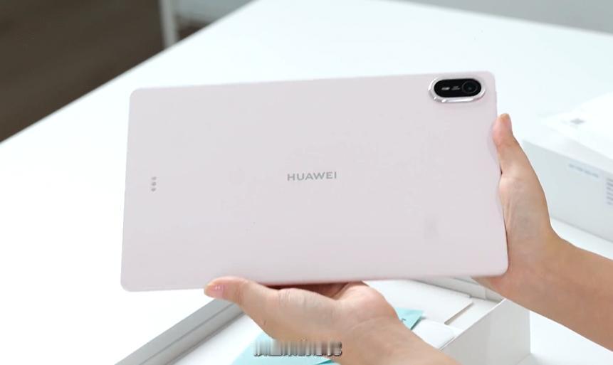 华为终端官微发布新款华为MatePad Air预热海报及宣传短片，全新一代产品即