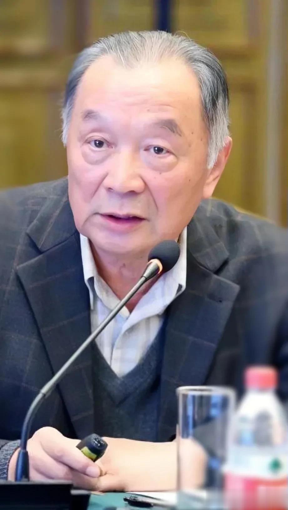 三农专家温铁军，演讲中谈到了种粮补贴款问题，一句话说到了农民的心坎上！温铁军问: