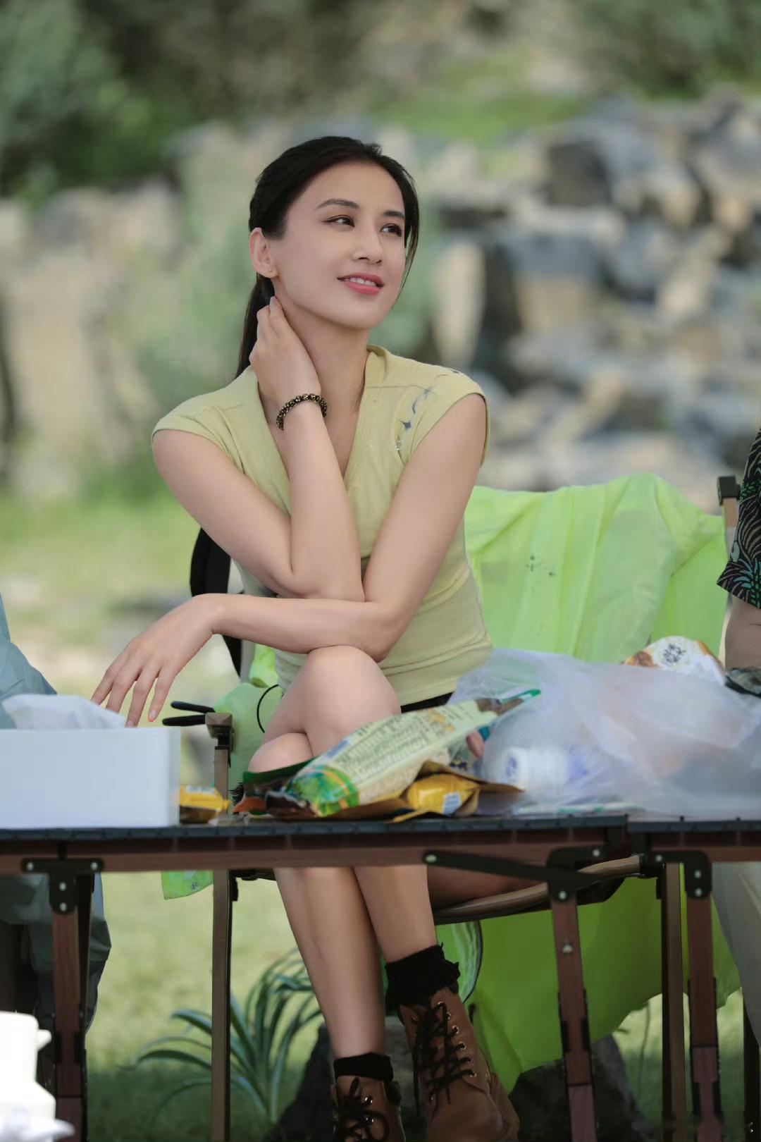 #黄圣依又选不离婚# 黄圣依这期又选择了不离婚，观察室里的大家都很震惊，我说姐你