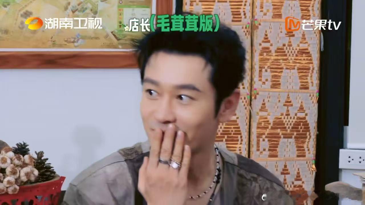 晓明哥：喵。王俊凯姜妍：？？？这画面太像我司老板突然在群里发语音了，下属那个表情