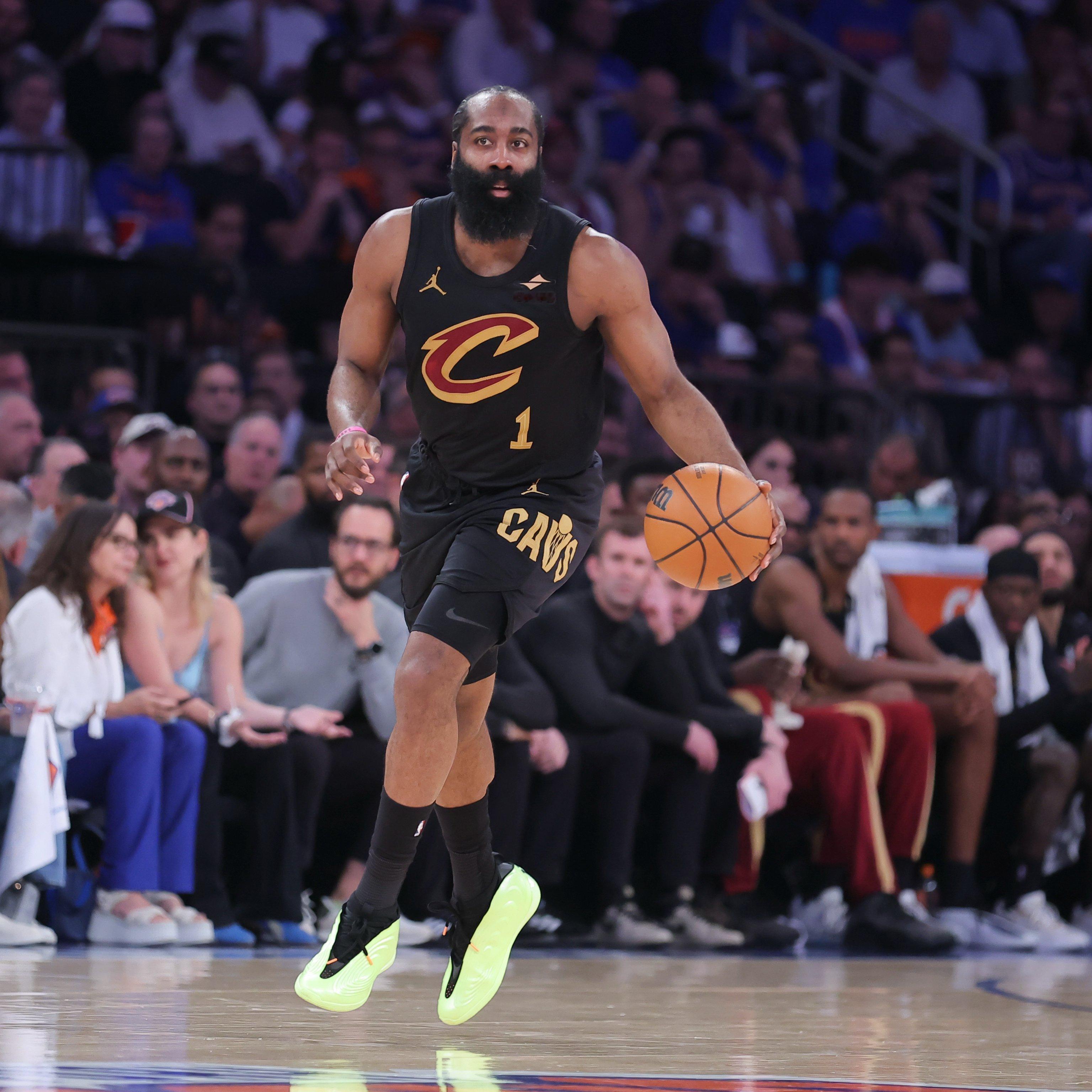 说实话第四节我看尼克斯落后20分就关了到底怎么逆转的？nba