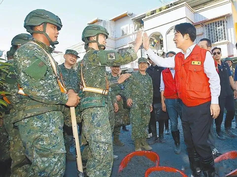 花莲溃坝血泪史：2个月不作为，为何官员还在笑
 
花莲的洪水淹没了家园，也淹没了