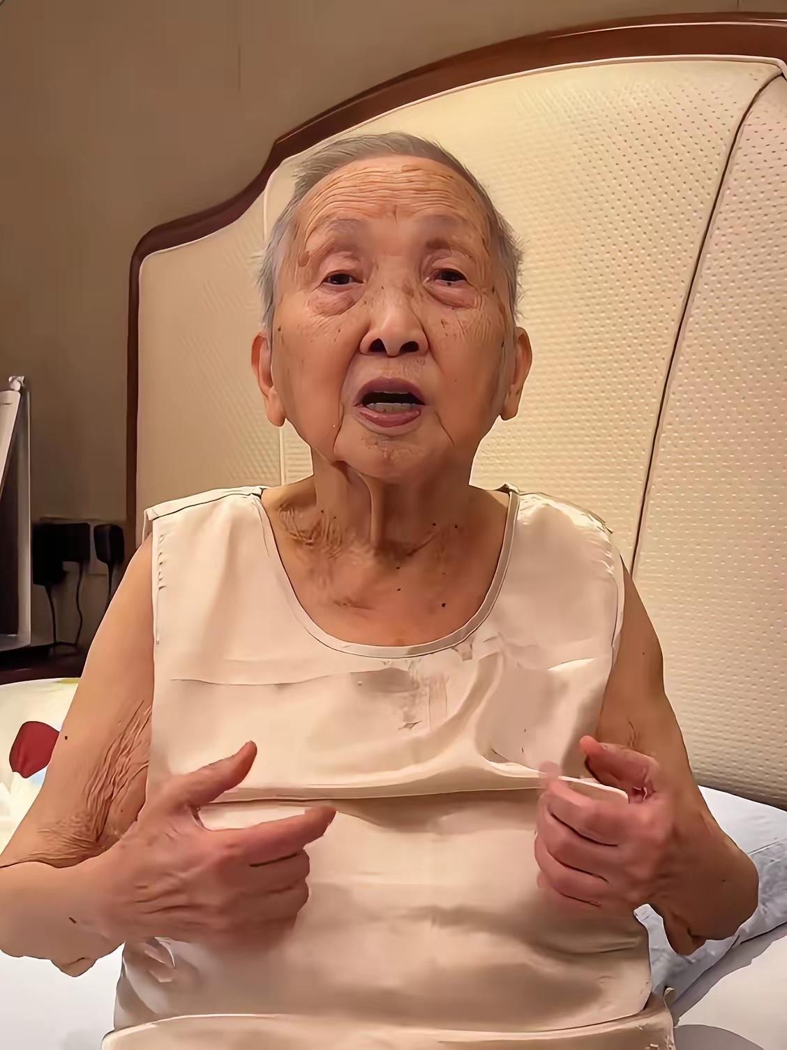 一位百岁奶奶给老年朋友们的忠告：
​“不要摔跤，不要摔跤，千万不要摔跤！”