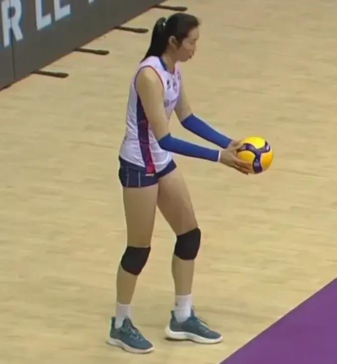 意大利女排杯赛半决赛，斯坎迪奇2:3米兰（25:21/16:25/17:25/2