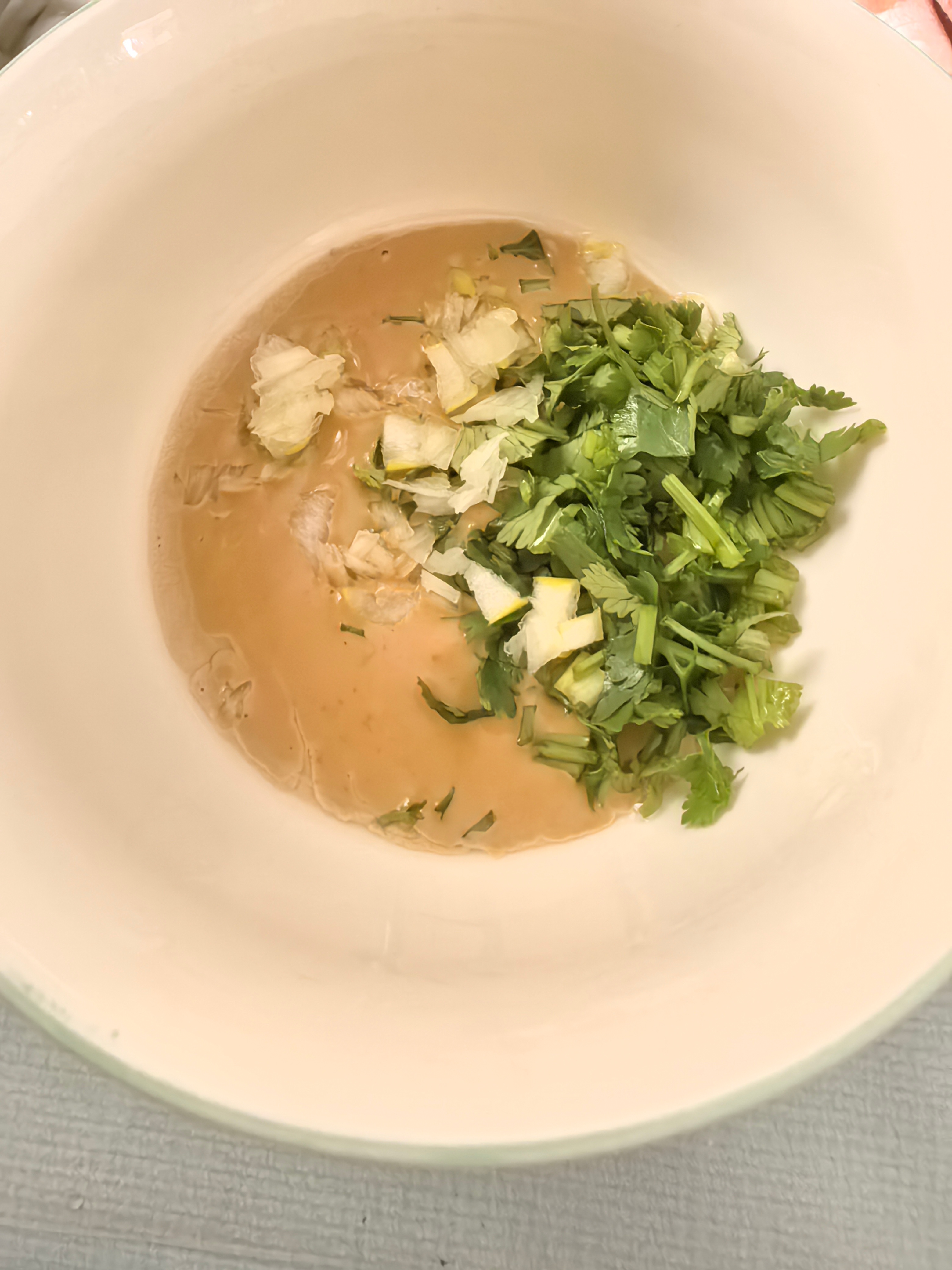 这么冷的天就得吃火锅最匹配了，简简单单的舒服啊，开吃了😁 