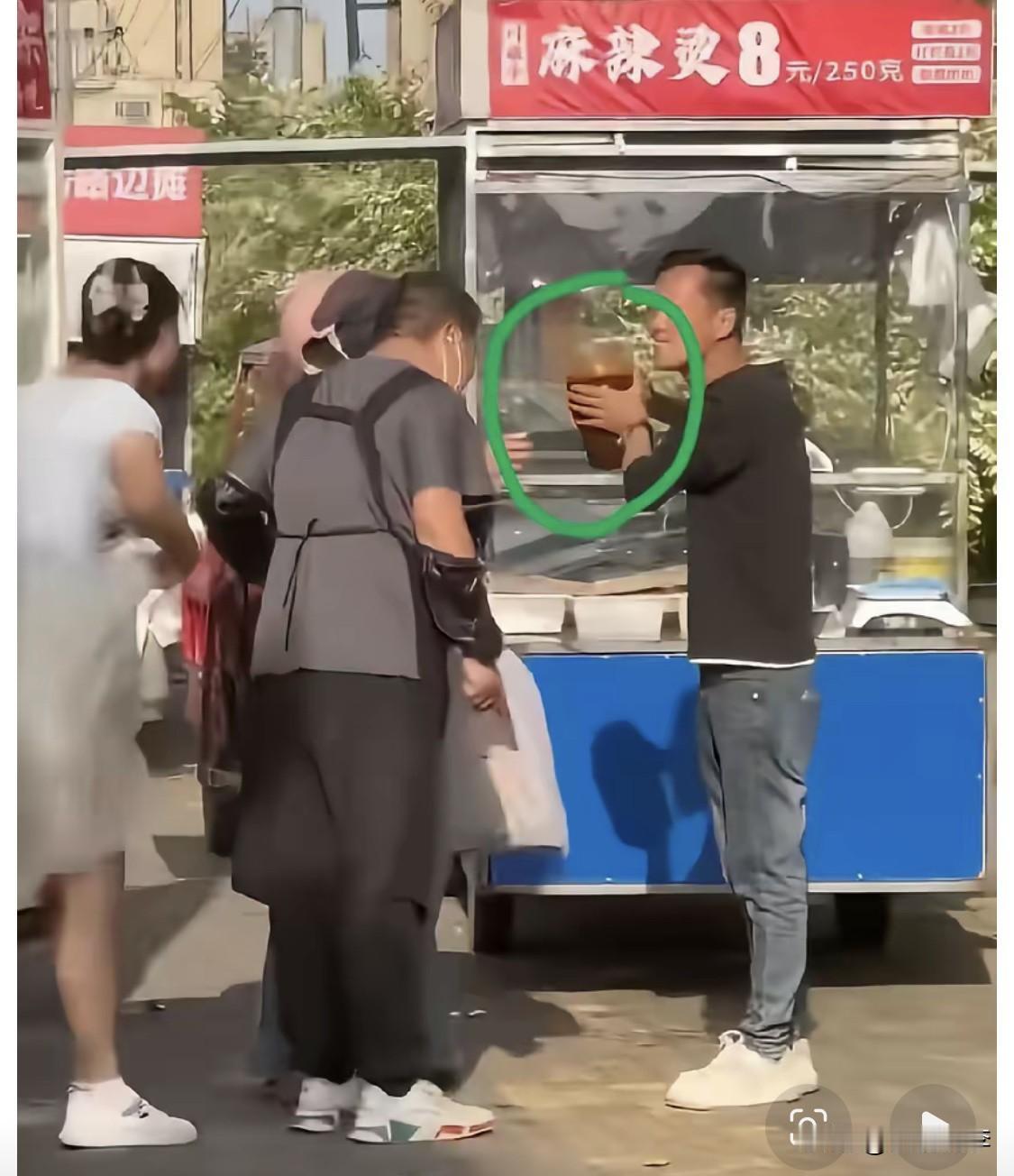 内裤套头为啥这么有功效？

我当时看了这个视频觉得非常不可思议，瘦男子和胖男子两