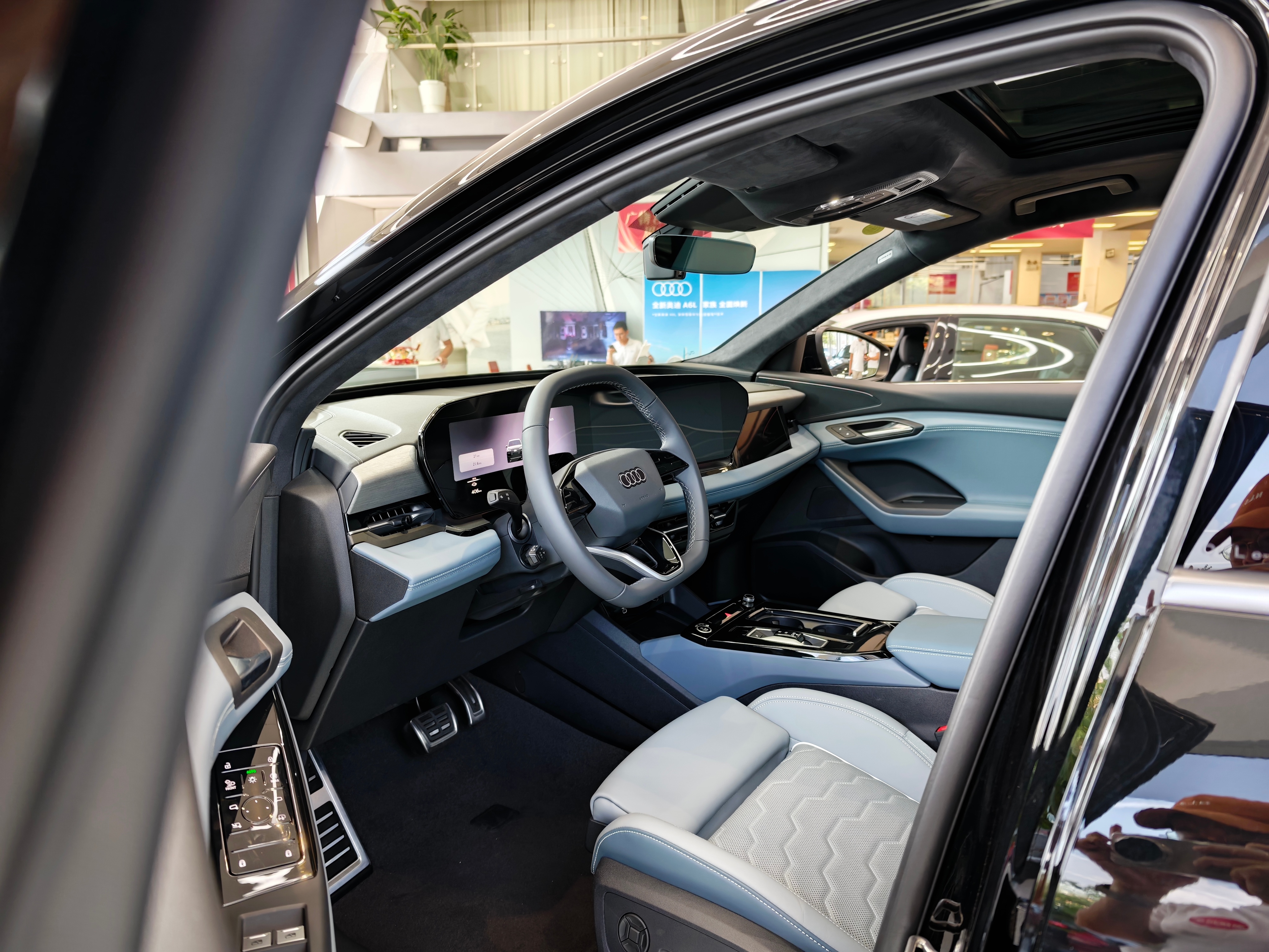 今天帮粉丝探店试驾一汽奥迪Q6L e-tron。正宗的奥迪四环新能源车，其实这车