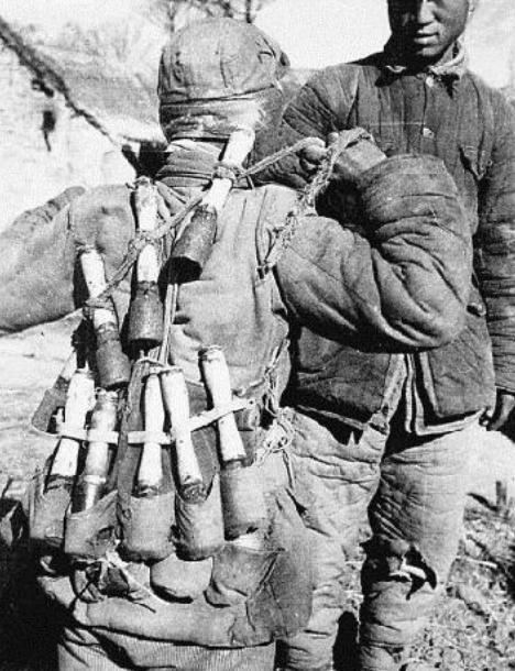 1943 年冬夜，姜才莲刚把两个新四军藏好，“哐当”一声，门就被鬼子砸开了。突然