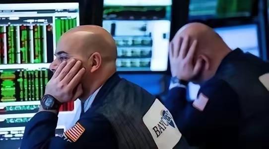 一旦中国今天清空全部7307亿美元美债，明天我们自己的出口企业，就将接不到一张新