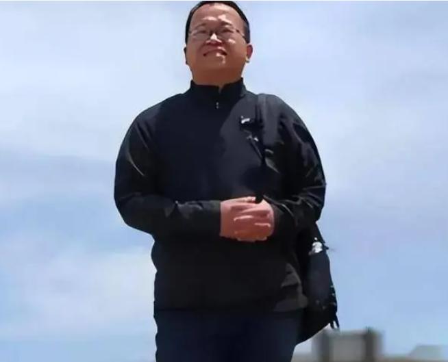 一个被美国用“钓鱼执法”扣了9年的中国芯片专家，脚刚踩上祖国土地，反手一纸诉状，