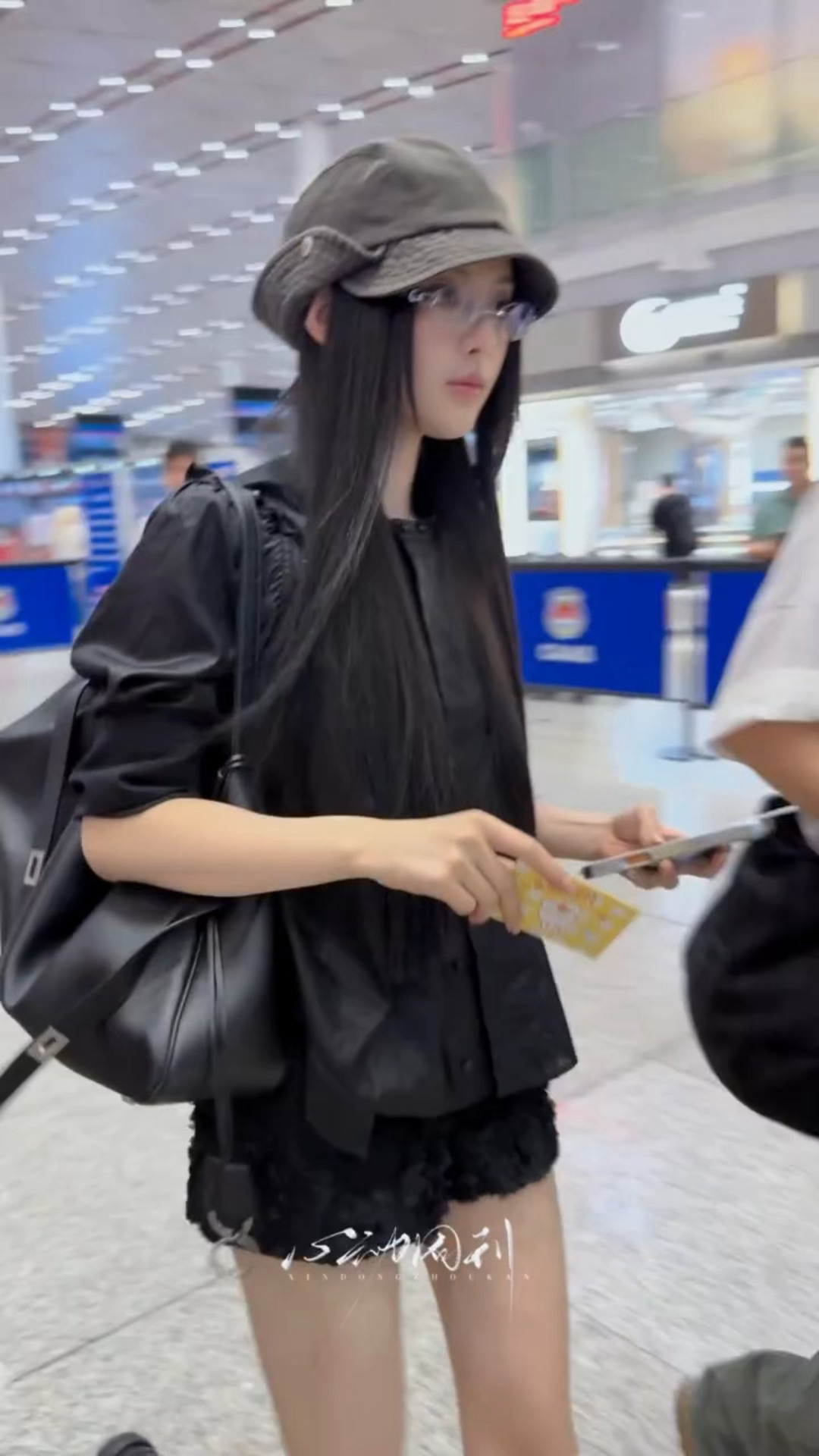 超越妹妹的私服每次都让人眼前一亮杨超越丧感文艺风穿搭杨超越黑长直丧感文艺风穿搭