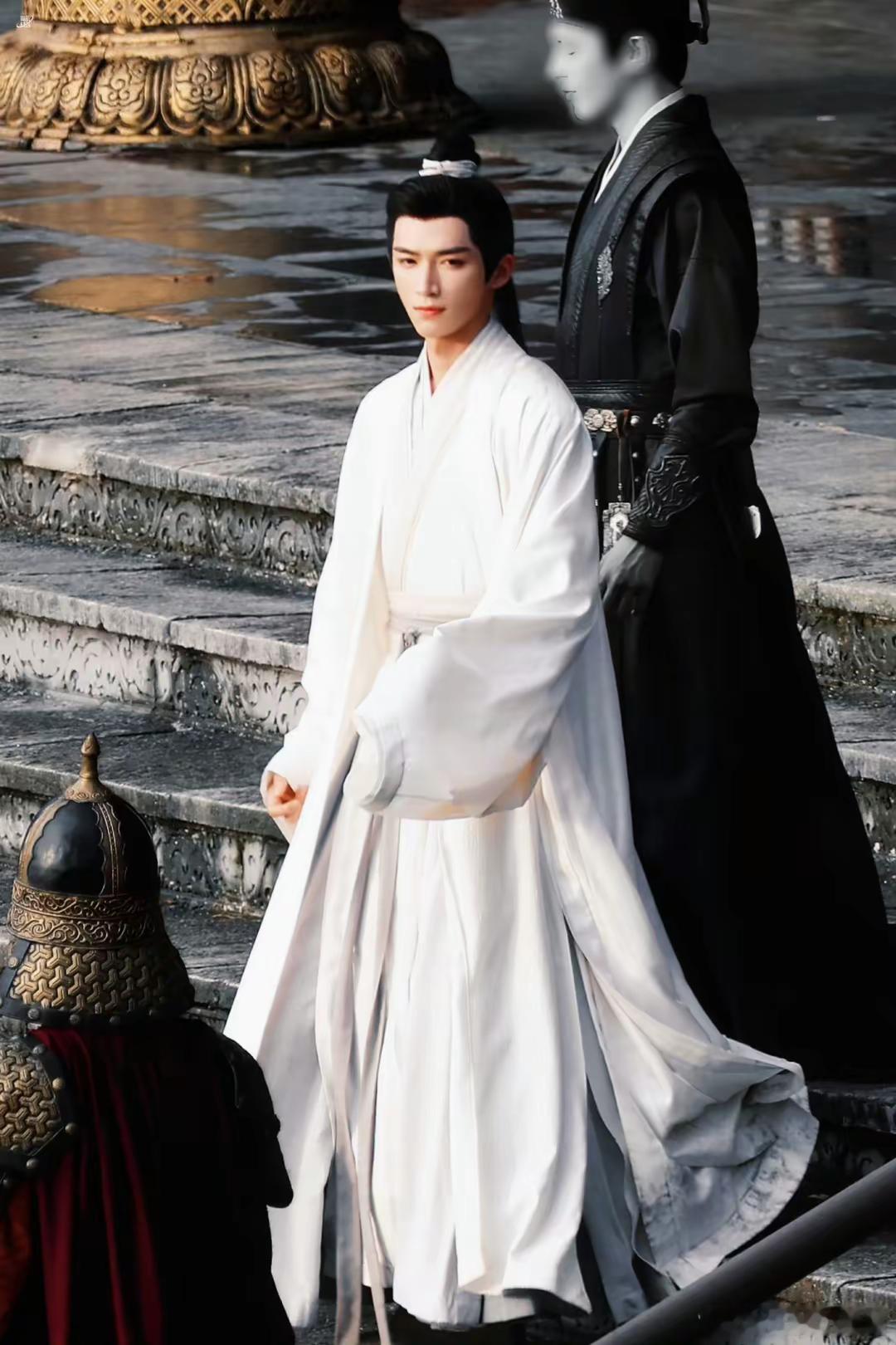#于正 他们不是情侣是姐弟#网友喊吴谨言王星越“小情侣”，于正笑言“他们不是情侣