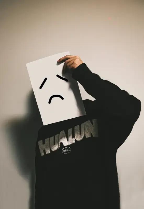 既然如此，应将授予娱乐圈人员的军衔收回，或者说娱乐圈不应存在有军衔的情况。军衔是