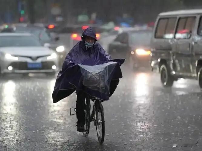 闹心了，临下班下暴雨了，这可怎么办，孩子放学回来要淋一身，自己下班回去路上也堵死