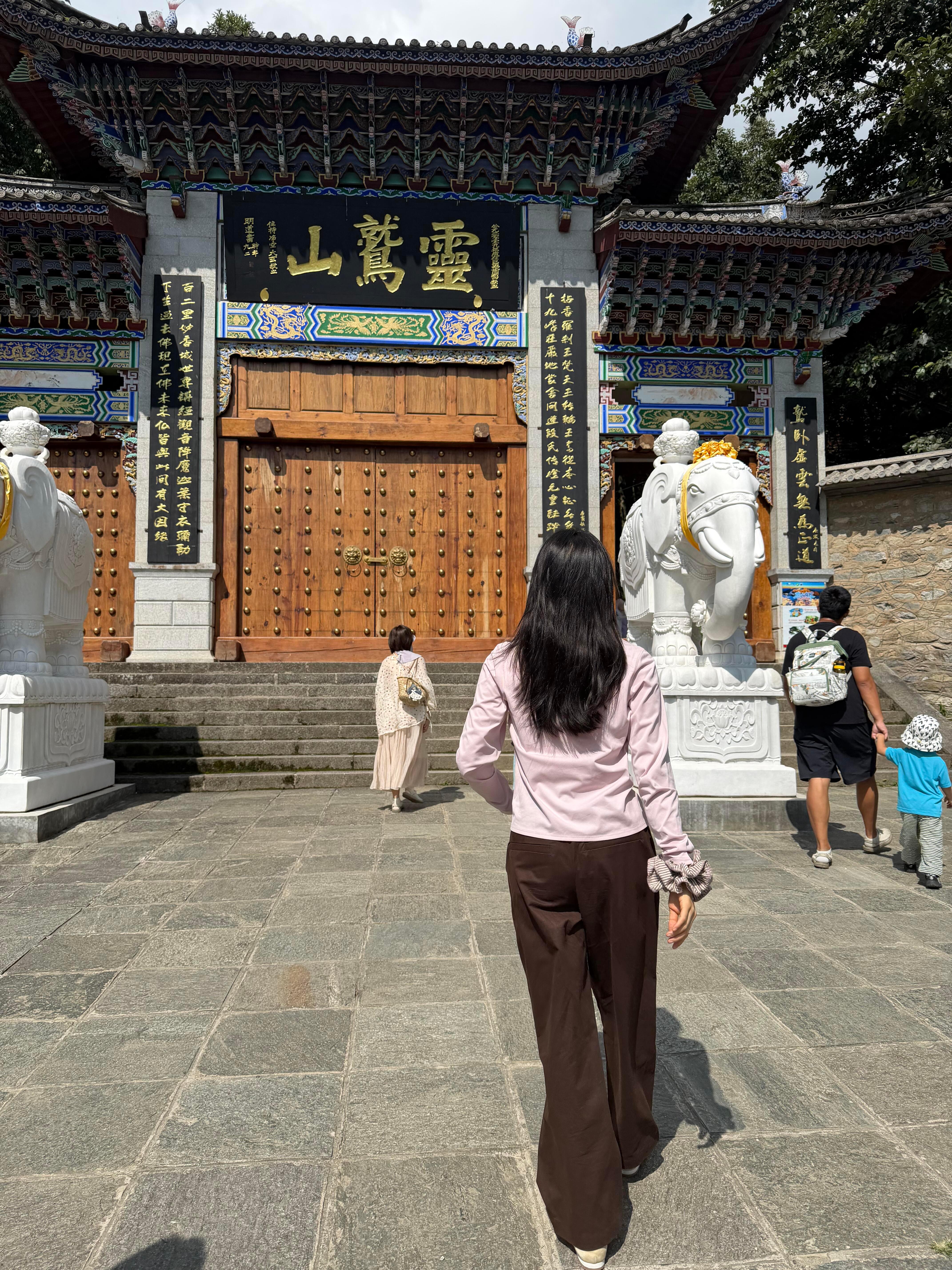 张婧仪大理素颜爬山网友大理偶遇张婧仪爬山 网友大理偶遇张婧仪爬山 