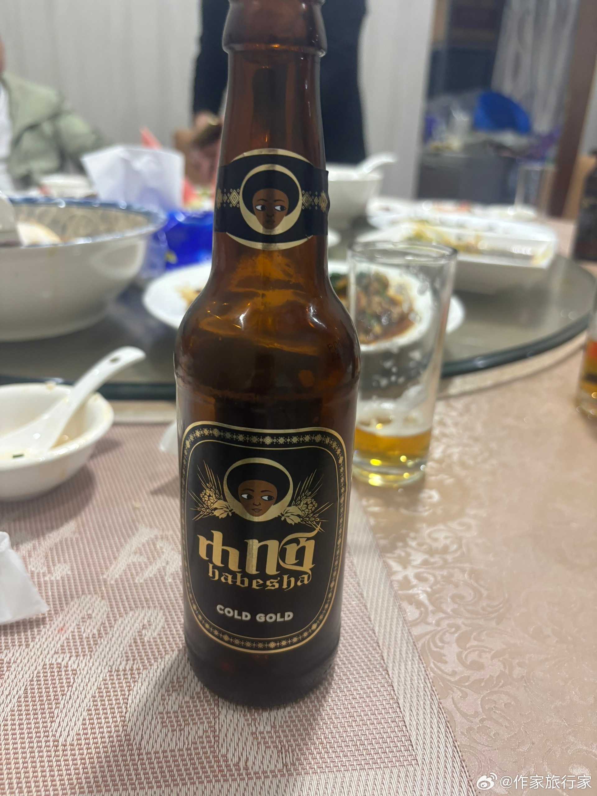 埃塞俄比亚历险记 20     在非洲吃中餐戴眼镜的老王在埃塞待了好多年，对于这