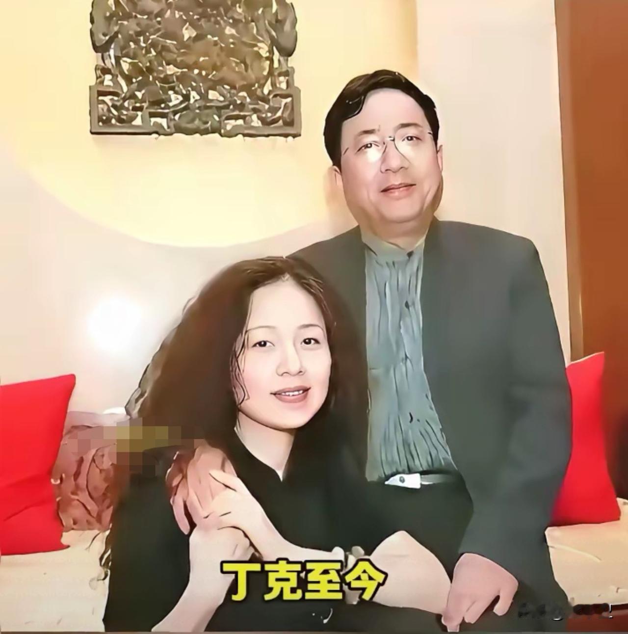 余秋雨（76岁），马兰（61岁）夫妻一直是娱乐圈的典范，但网友说，她那么年轻，为