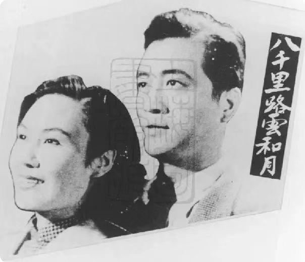 1947年2月，济南大华电影院门口，一名空军中士无票入场被宪兵拦下殴打。


