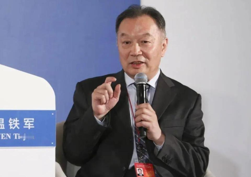 改革开放初，我们引进外资得接受西方的制度要求；如今我们是美国重要债权国，曾手握大