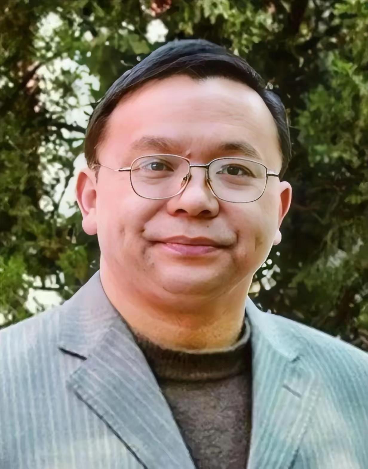 你知道吗？那个揪出‘毒教材’的硬汉子彭帮怀，14年的坚持，22次法庭交锋，愣是没