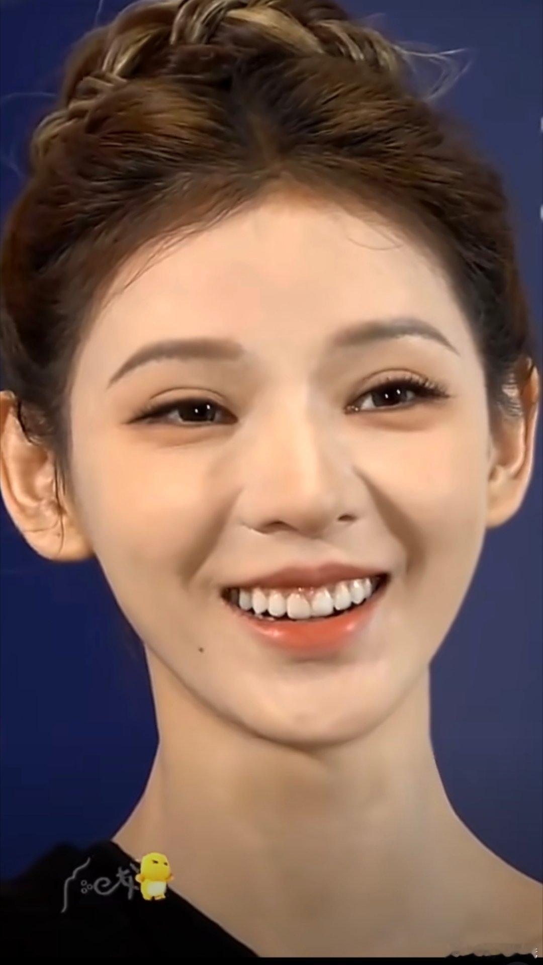 张予曦怼脸 好歹毒的镜头好美的脸这镜头📸也太怼脸了吧 好在张予曦的美貌扛住了?