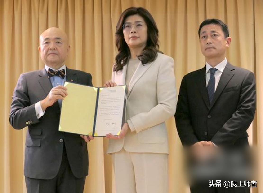 日本熊本地震郑丽文捐款100万，赖清德捐款20万。

日本熊本地震后郑丽文个人慷