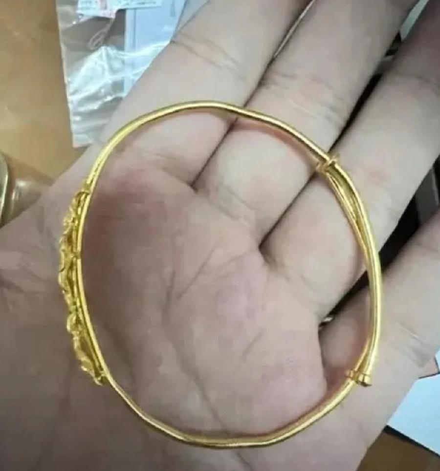 “买个金手镯还能惹上官司，这也太闹心了！”陕西西安，刘某和未婚妻去金店买“三金”