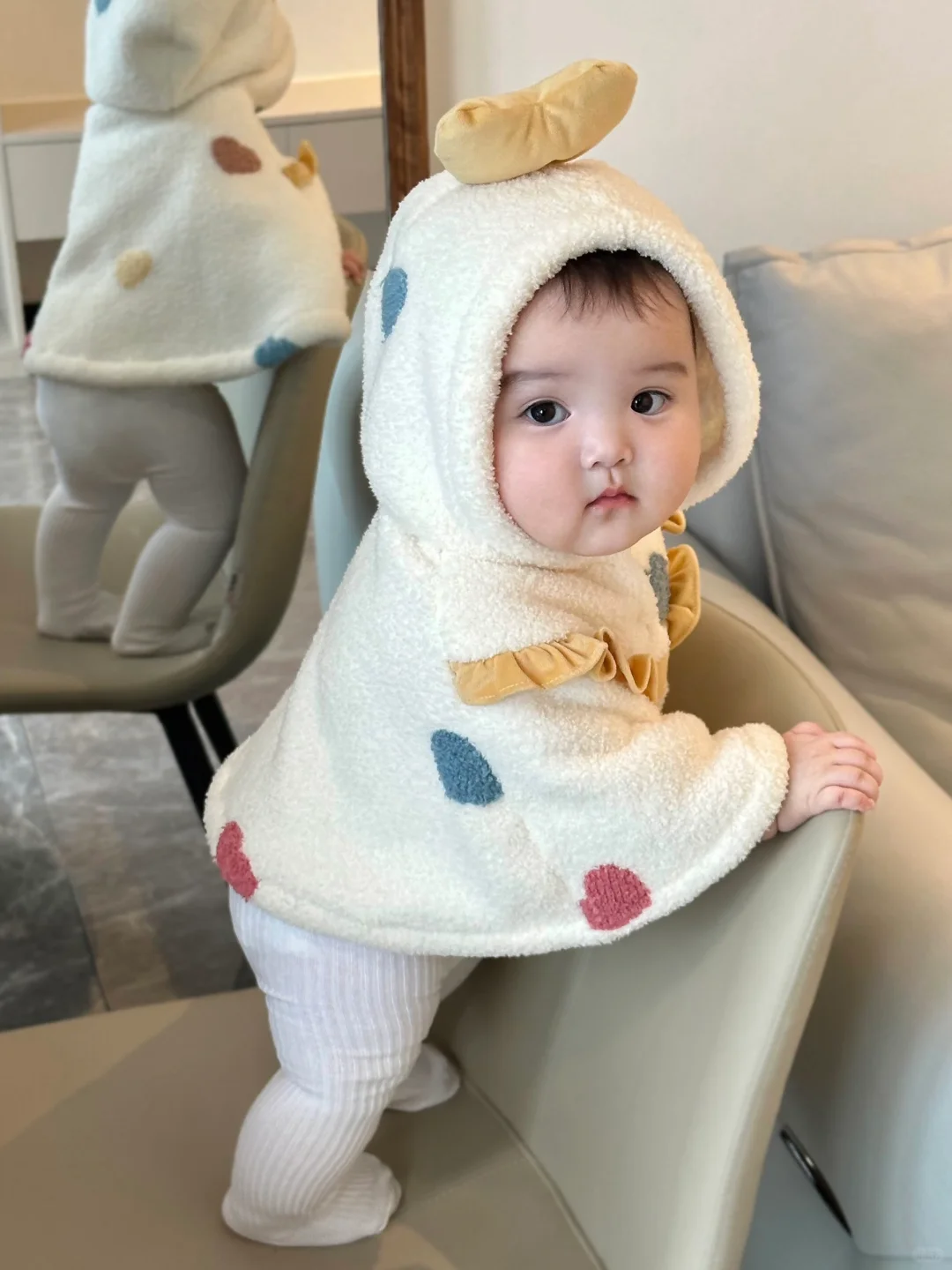 好喜欢我的胖宝宝，真像一个小手办呀～