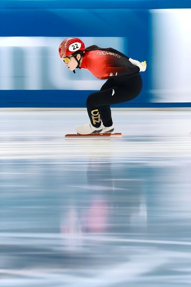 米兰冬奥会短道速滑女子1000米半决赛，公俐小组第二（1:29.75），闯入A组