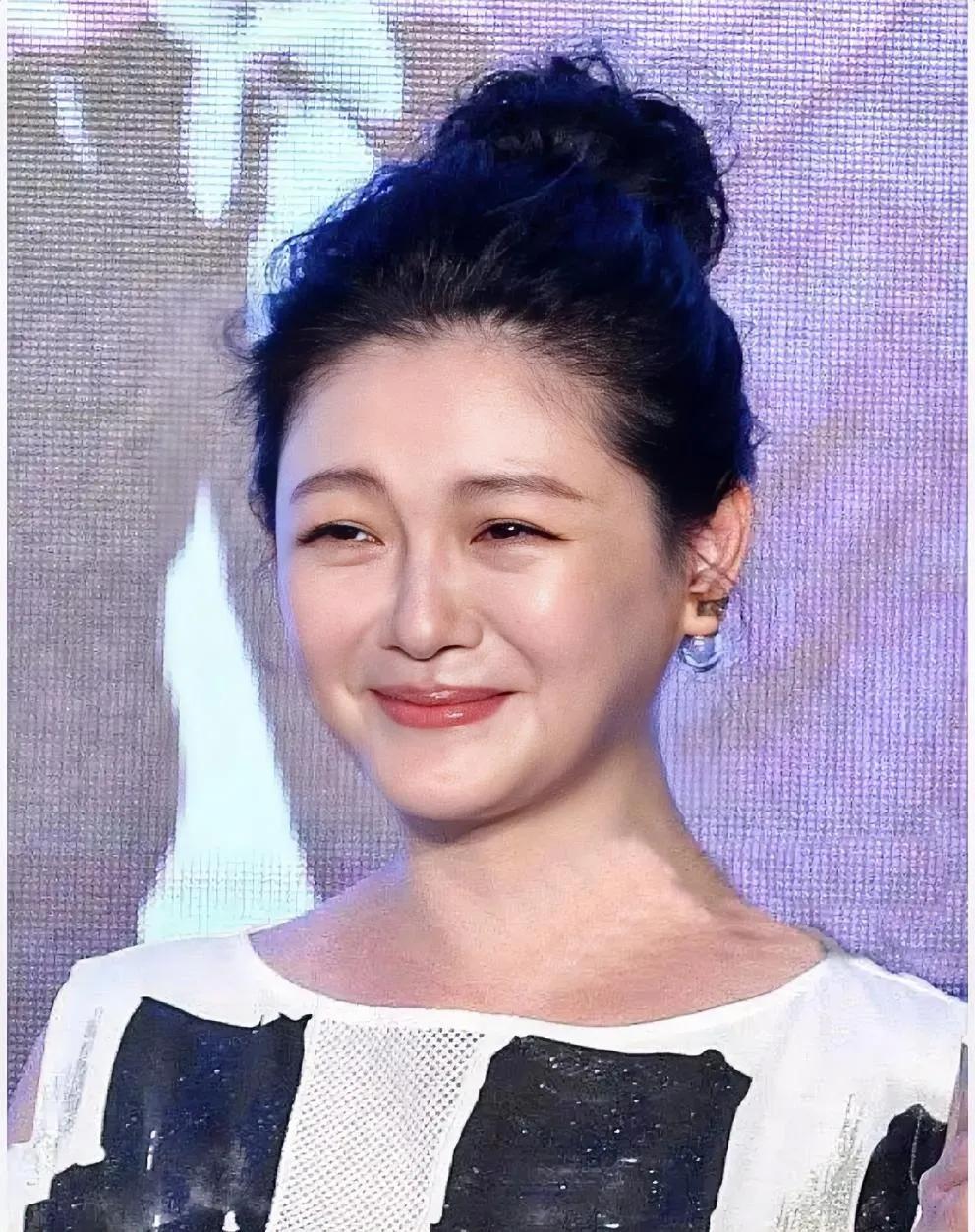 刷视频时发现东方圆竟然长得很象大s，不漂亮都是矮小的傻白甜型，人见人爱花见花开，