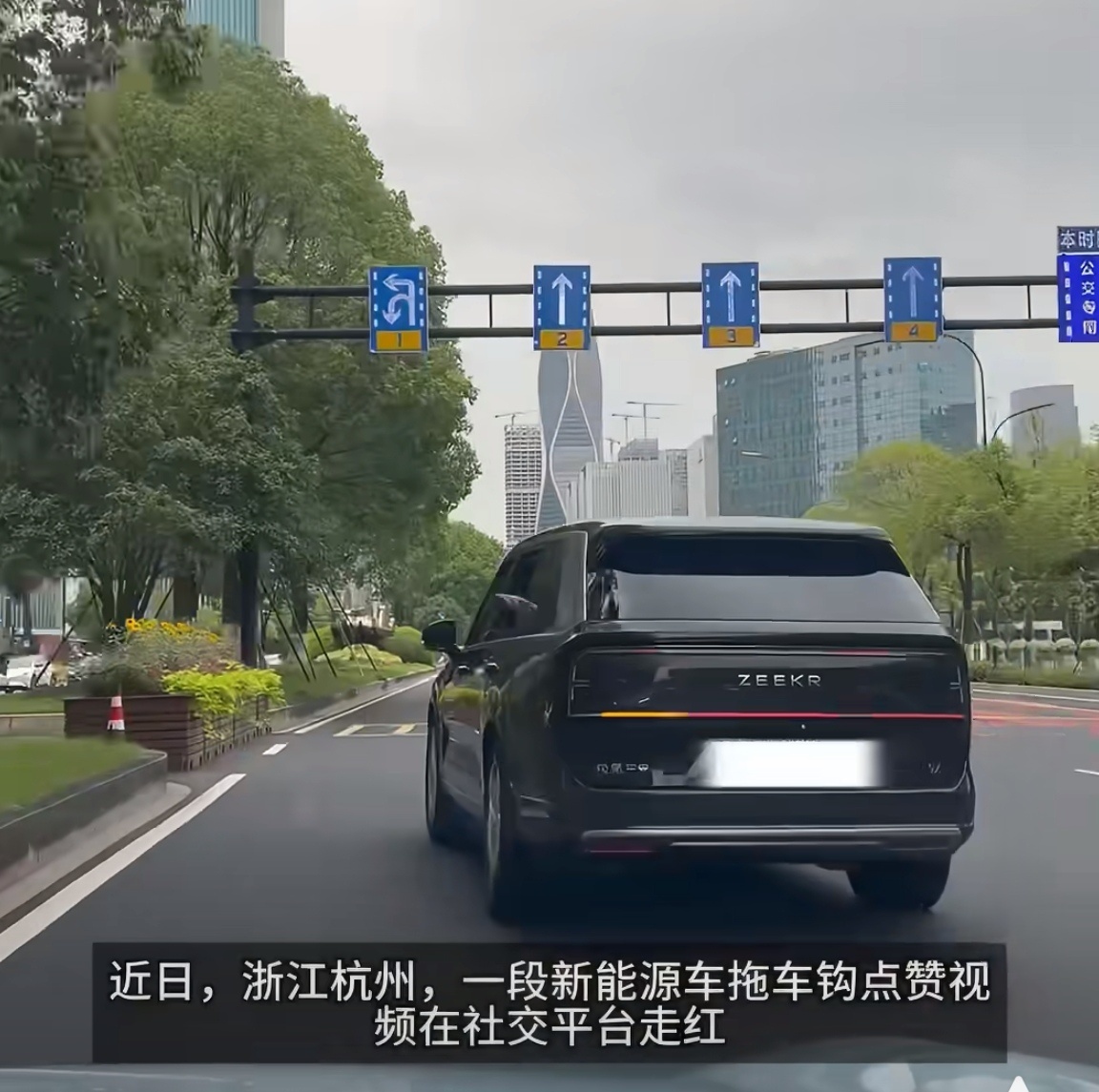 杭州车主把礼貌加塞玩明白了这个车主的小创意真的很有意思，一个小小的点赞装置，把行