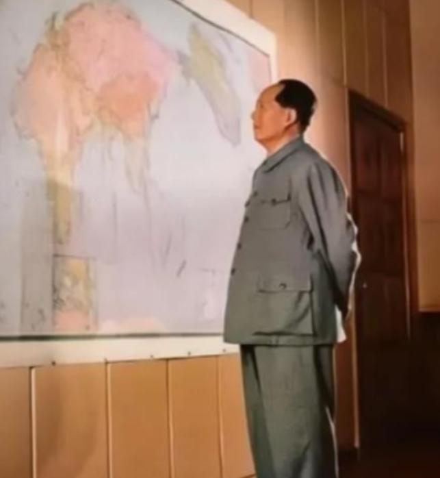 1951年，10万志愿军被美军包饺子，一向淡定自若的彭老总心急如焚连忙向毛主席求