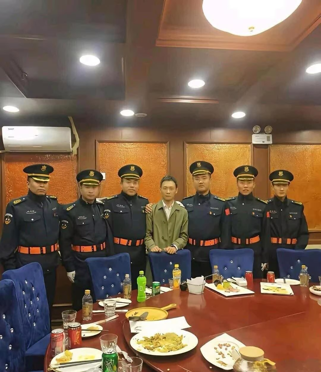 这应该是张译最想删掉的一张照片吧 