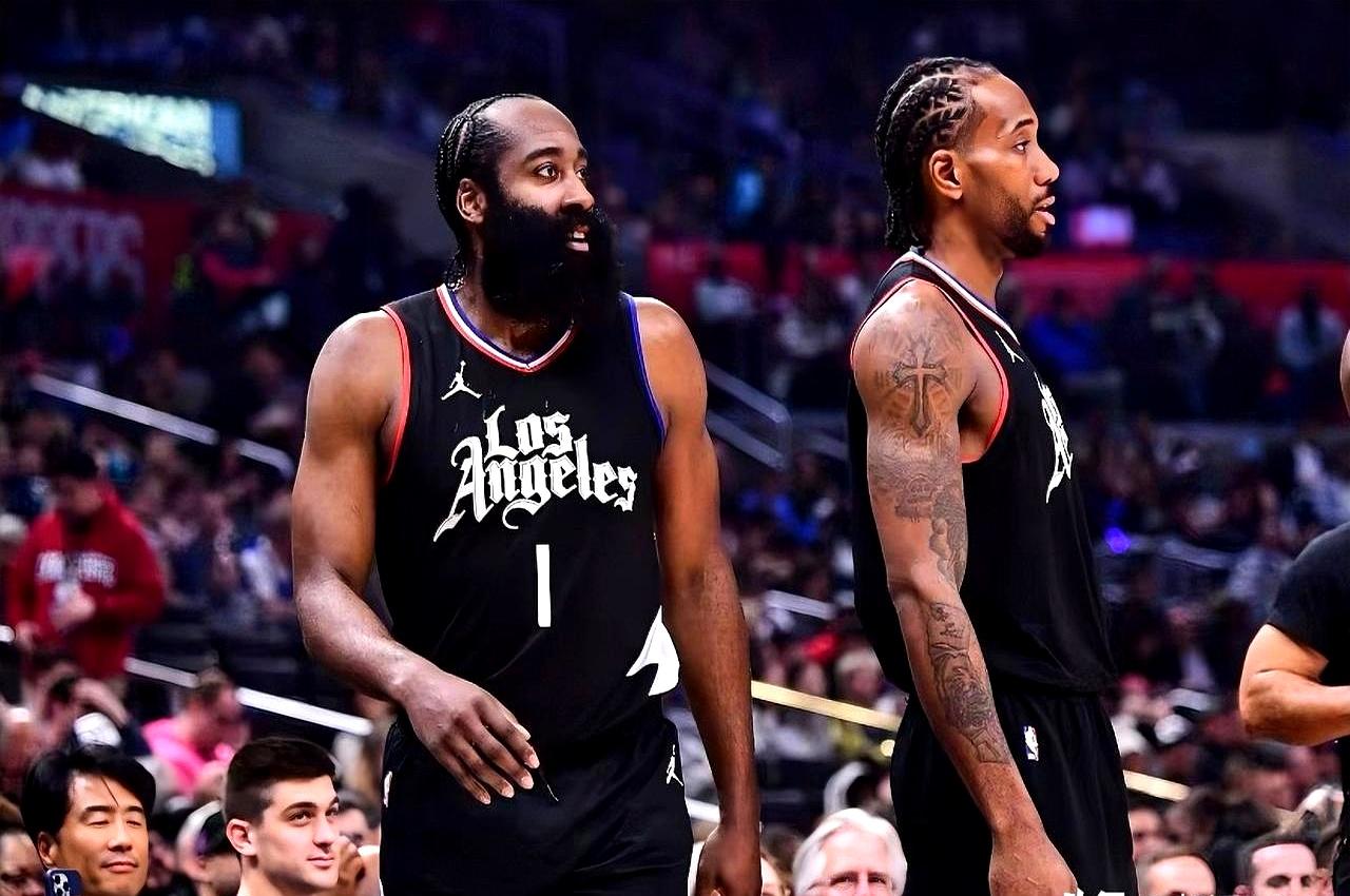 太逆天了！哈登竟然比小卡多打了427场常规赛！
 

哈登这边累死累活地撑着，一