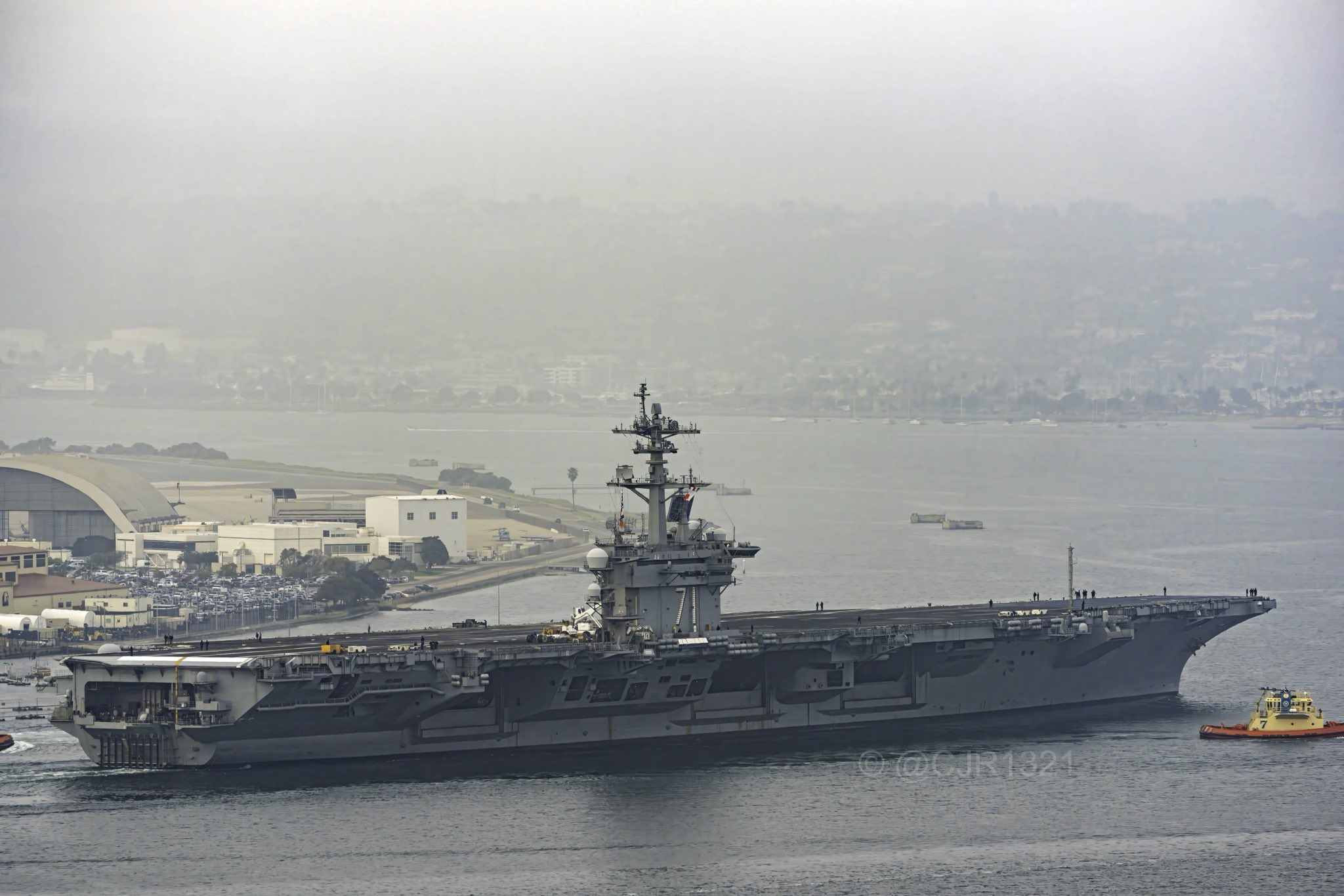 1月22号，美国海军罗斯福号航母(CVN-71)离开圣迭戈，进入南加州海域活动。