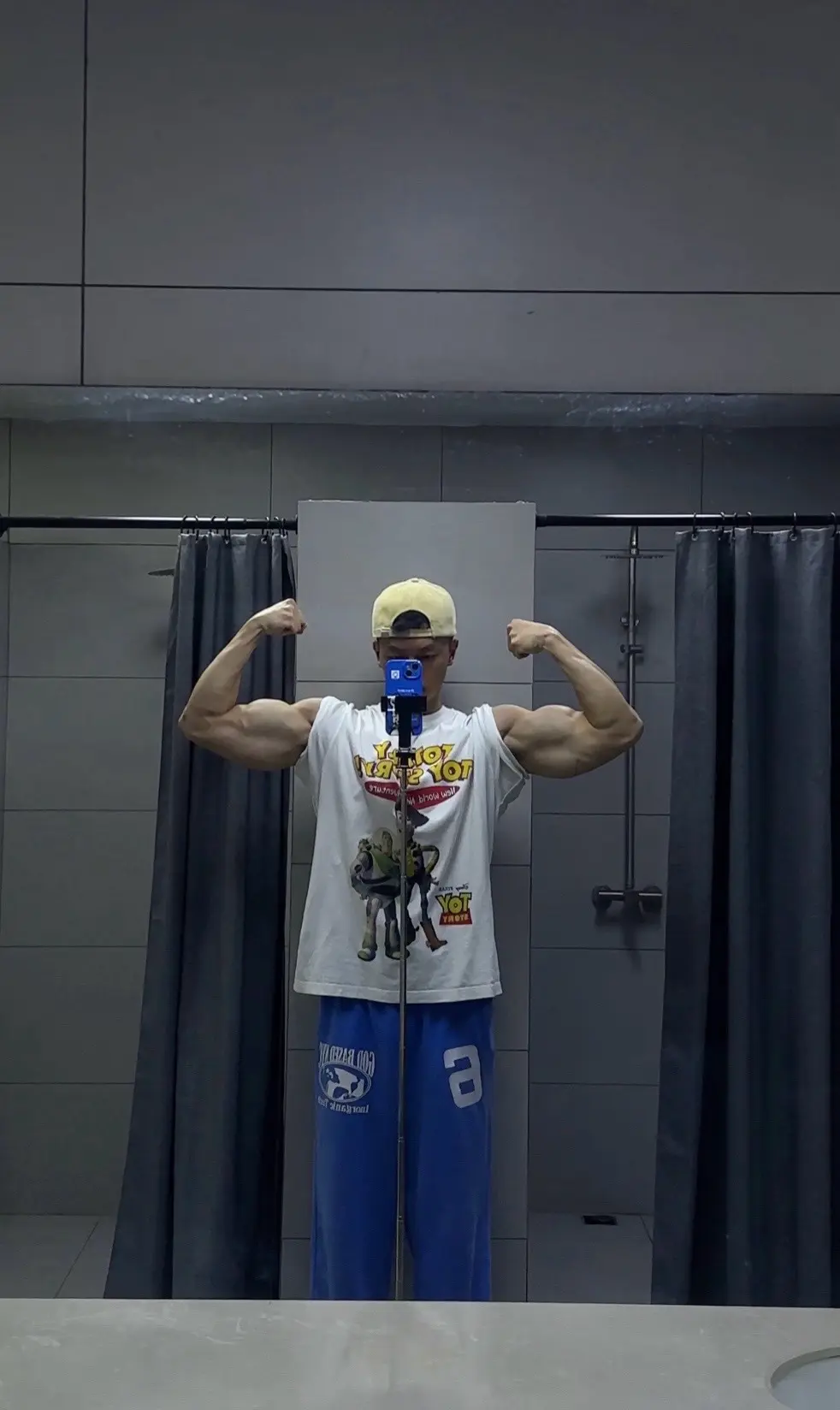 过去想的是肌肉快点练大就好了 现在想的是 能回到过去就好了